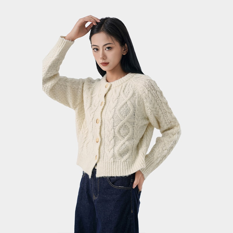 Hoe kunnen gebreide vesten een aanvulling zijn op verschillende outfits of lichaamstypes?